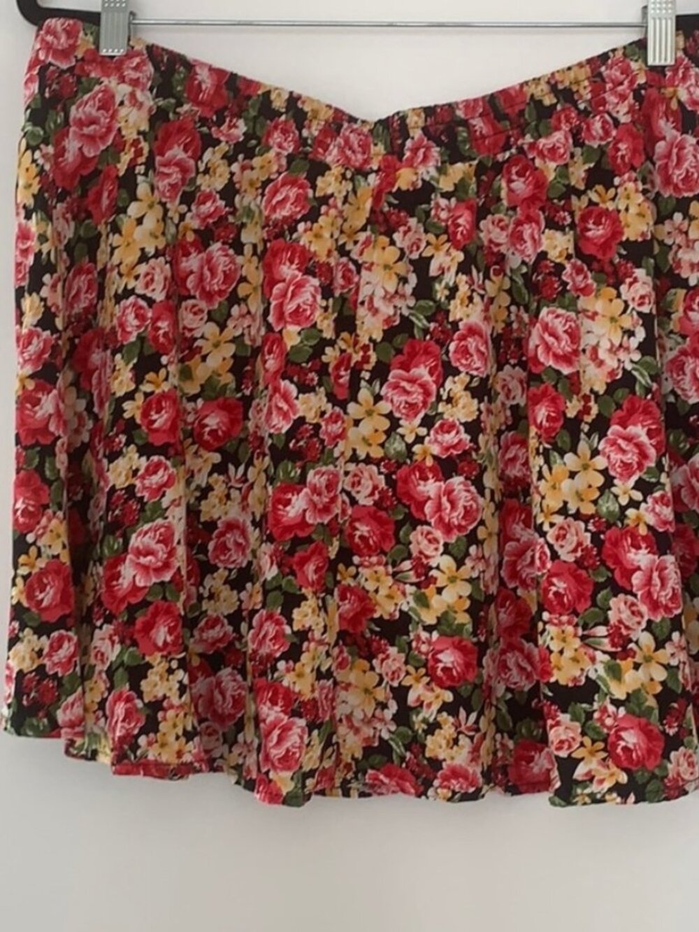 Short Floral Skirt 🌺 - Picture 2 of 2